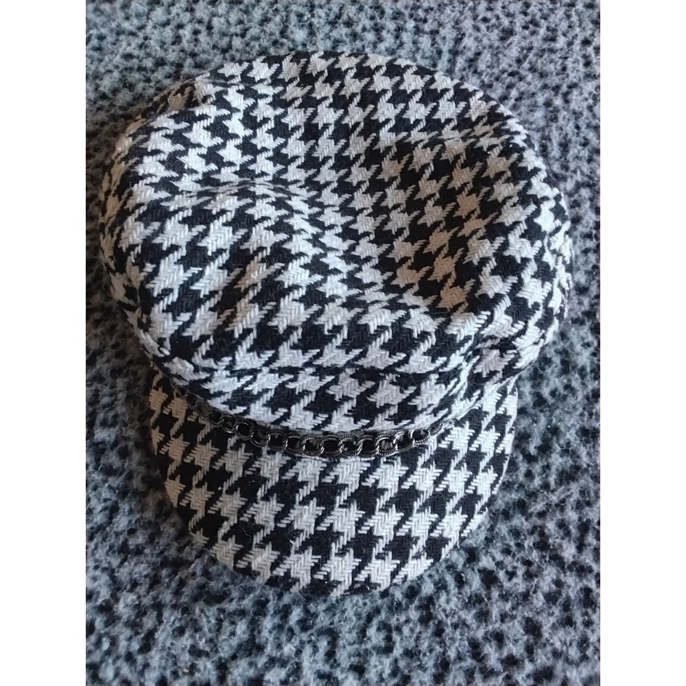 Houndstooth Baker Boy Hat Newsboy Cap Black White Silver Chain Detail RN 80934